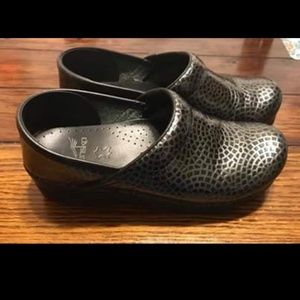 Women's Dansco clog shoes
